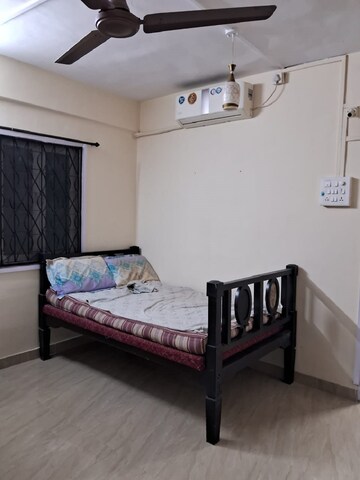 Bedroom in 1 BHK Apartment at Bandra West – for Rent