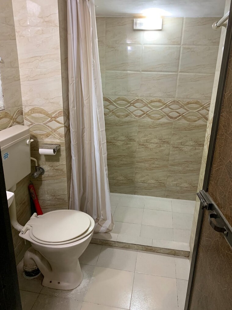 Bathroom, bandra west 1 Bedroom 550 Sq.Ft. Apartment In Bandra West Mumbai 9314565