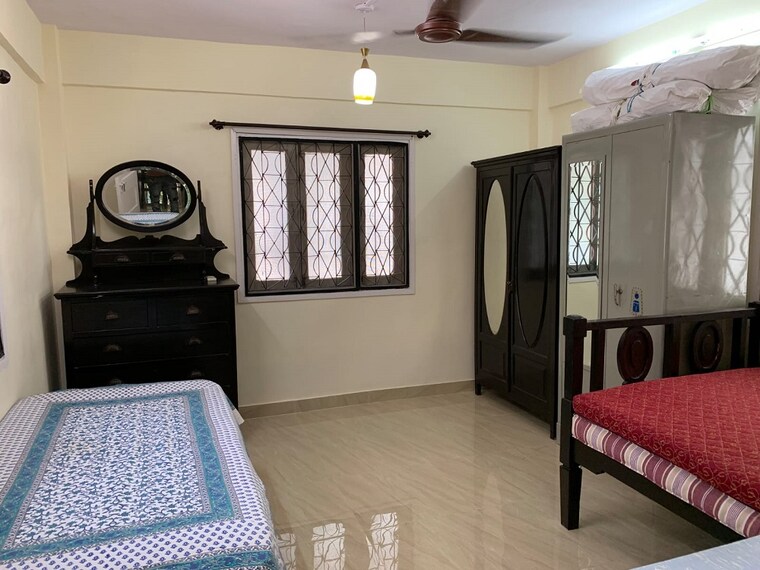 Room, bandra west 1 Bedroom 550 Sq.Ft. Apartment In Bandra West Mumbai 9314565