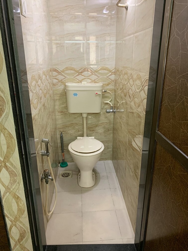 Bathroom, bandra west 1 Bedroom 550 Sq.Ft. Apartment In Bandra West Mumbai 9314565
