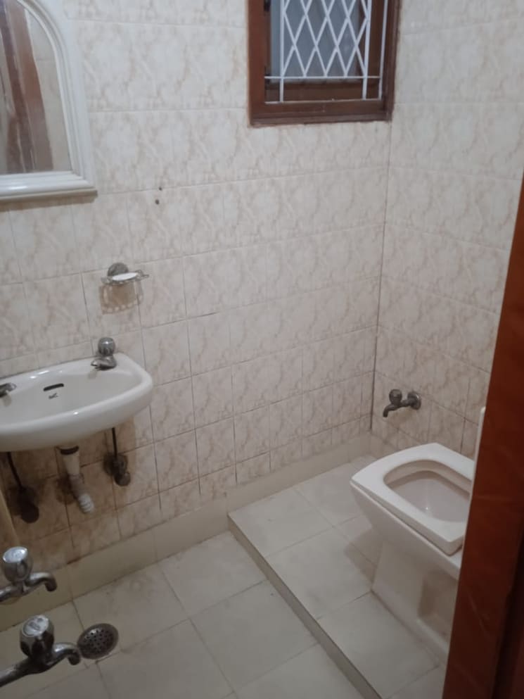 Bathroom, lajpat nagar 1 Bedroom 300 Sq.Ft. Builder Floor In Lajpat Nagar Delhi 9314602