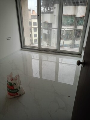 Room in 3 BHK Apartment at Seawoods – for Rent