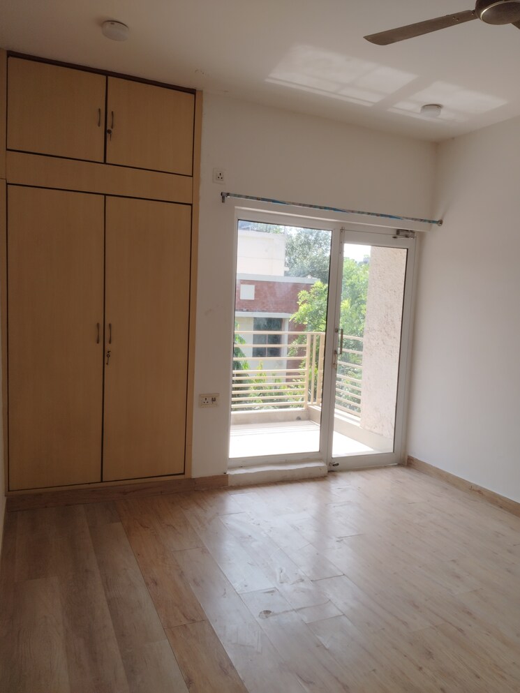 Room, sarita vihar 3 Bedroom 1850 Sq.Ft. Apartment In Sarita Vihar Delhi 9314659