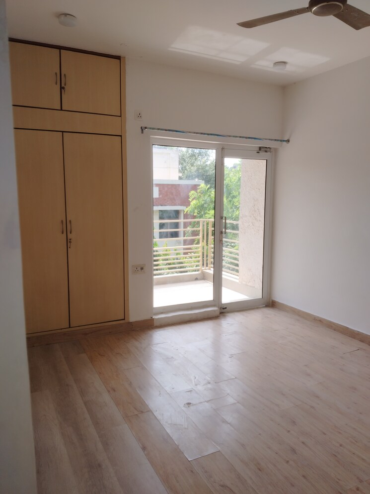 Room, sarita vihar 3 Bedroom 1850 Sq.Ft. Apartment In Sarita Vihar Delhi 9314659