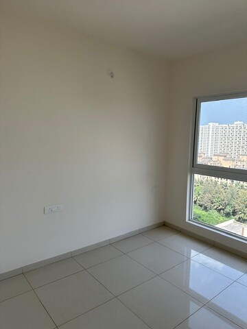 Room in 3 BHK Apartment at Godrej Green Vistas, Mahalunge – for Rent
