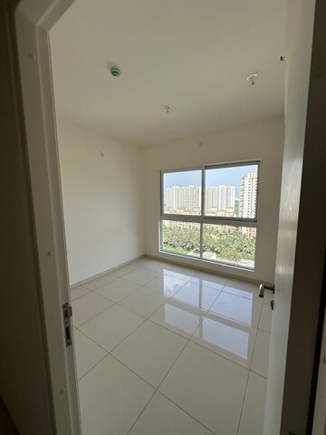 Room in 3 BHK Apartment at Godrej Green Vistas, Mahalunge – for Rent
