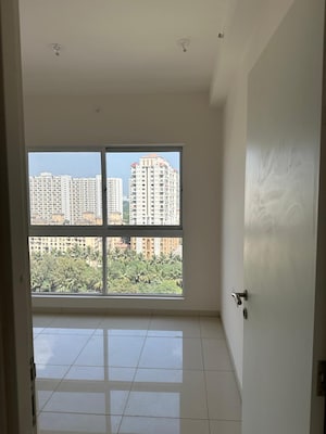 Room in 3 BHK Apartment at Godrej Green Vistas, Mahalunge – for Rent