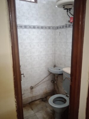 Bathroom in 1 RK Builder Floor at Lajpat Nagar – for Rent