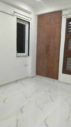 Room in 2 BHK Builder Floor at Sector 45 – for Rent