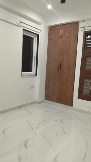 Room in 2 BHK Builder Floor at Sector 45 – for Rent