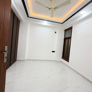 Room in 2 BHK Apartment at Palm Residency Chhatarpur, Rajpur Khurd Extension – for Rent