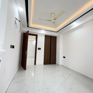 Room in 2 BHK Apartment at Palm Residency Chhatarpur, Rajpur Khurd Extension – for Rent