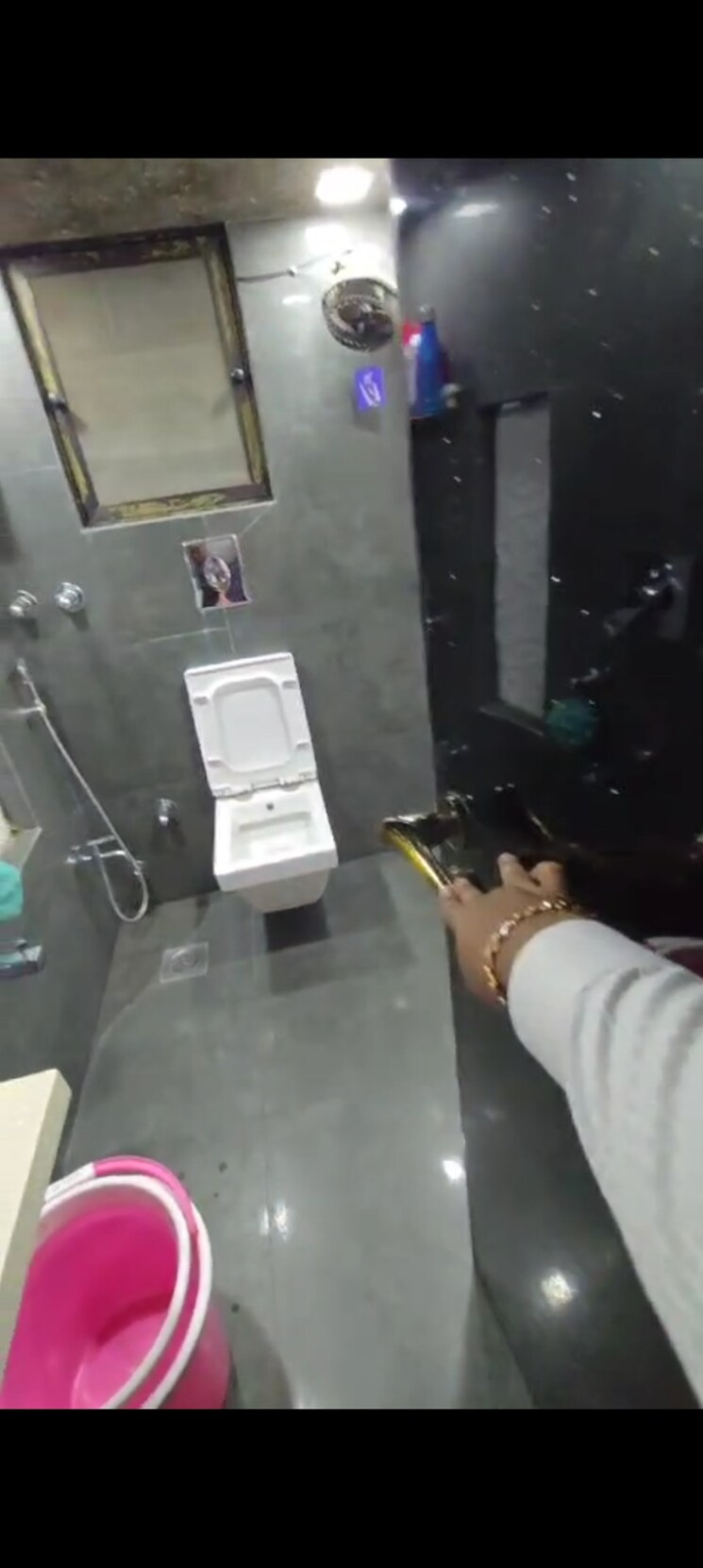 Attached Bathroom, sadguru-chs-dahisar-east 4 Bedroom 1300 Sq.Ft. Apartment In Dahisar East Mumbai 9314922