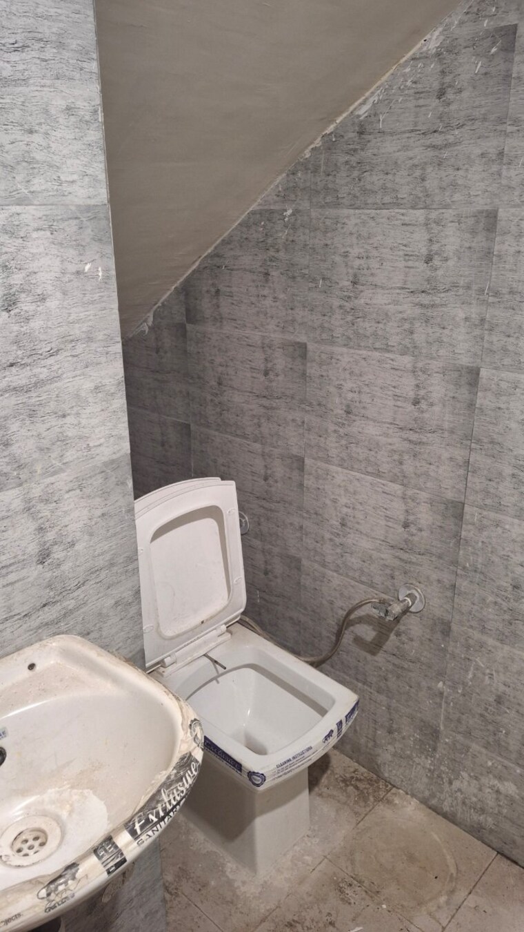 Bathroom, raj nagar 2 Bedroom 750 Sq.Ft. Independent House In Raj Nagar Ghaziabad 9314960