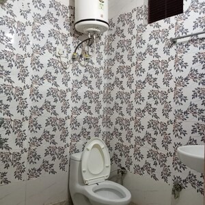 Bathroom in 1.5 BHK Builder Floor at Adchini – for Rent