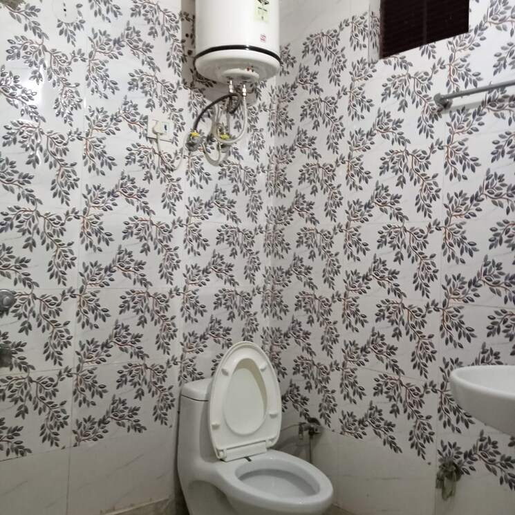 Bathroom, adchini 1.5 Bedroom 300 Sq.Ft. Builder Floor In Adchini Delhi 9315041
