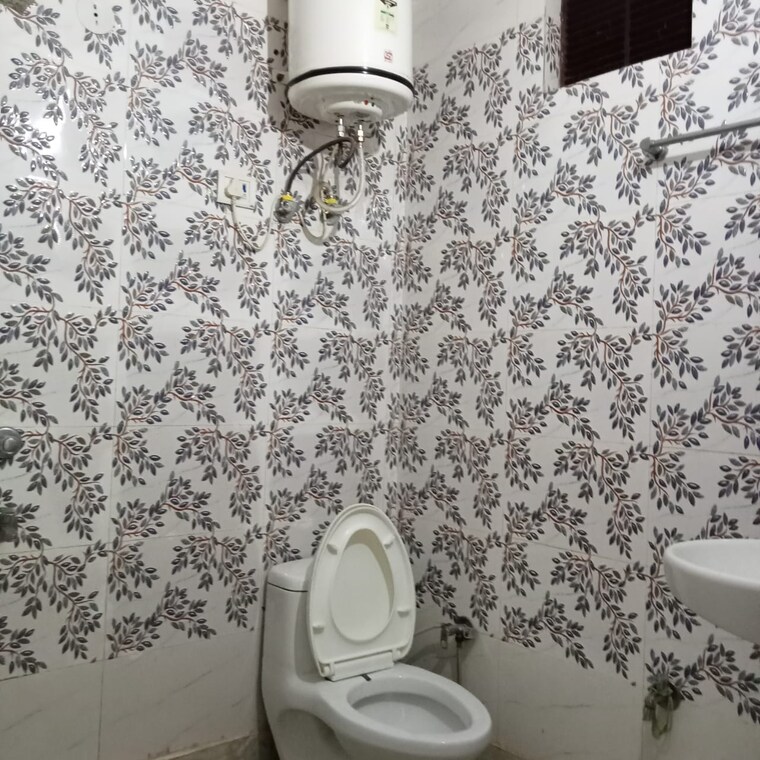 Bathroom, adchini 1.5 Bedroom 300 Sq.Ft. Builder Floor In Adchini Delhi 9315041
