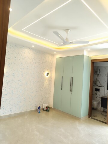 Room in 3 BHK Builder Floor at Vatika INXT Evolution, Sector 83 – for Sale