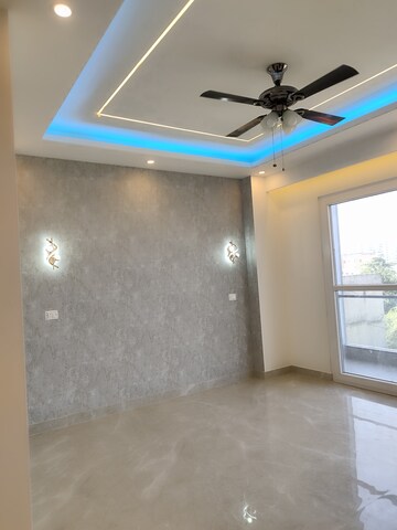 Room in 3 BHK Builder Floor at Vatika INXT Evolution, Sector 83 – for Sale