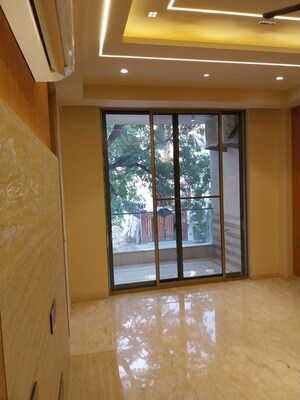 Room in 4 BHK Builder Floor at Malibu Shopping Arcade, Sector 47 – for Sale