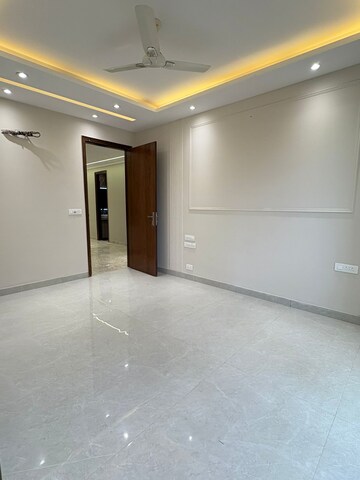 Room in 4 BHK Builder Floor at Uppal Southend, Sector 49 – for Sale