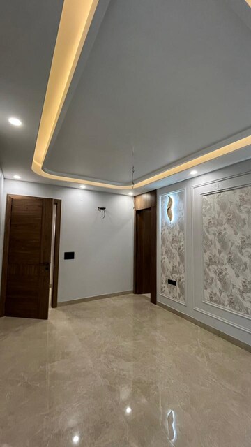Room in 4 BHK Builder Floor at Unitech Escape, Sector 50 – for Sale