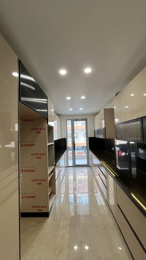 Building Lobby in 4 BHK Builder Floor at Unitech Escape, Sector 50 – for Sale