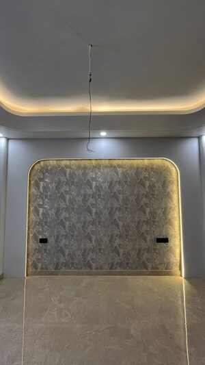 Furnished Amenities in 4 BHK Builder Floor at Unitech Escape, Sector 50 – for Sale