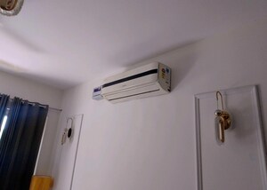 Furnished Amenities in 3 BHK Apartment at BPTP Amstoria, Sector 102 – for Rent