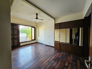 Room in 2 BHK Apartment at DLF City Phase V, Dlf Phase V – for Rent