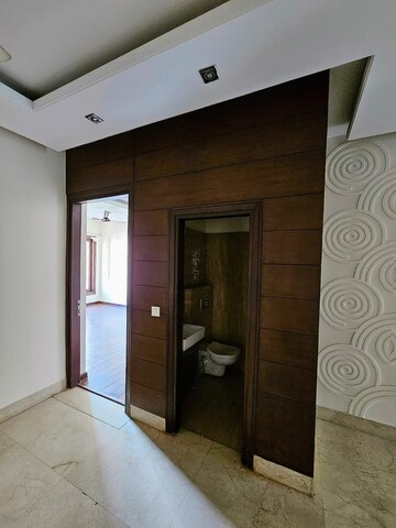 Room in 2 BHK Apartment at DLF City Phase V, Dlf Phase V – for Rent