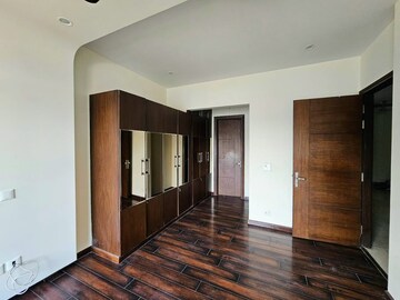 Room in 2 BHK Apartment at DLF City Phase V, Dlf Phase V – for Rent