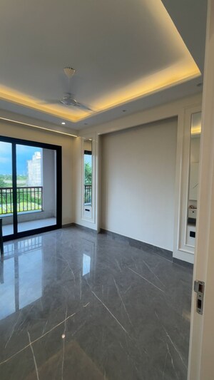 Room in 4 BHK Builder Floor at Ansal API Versalia, Sector 67a – for Sale