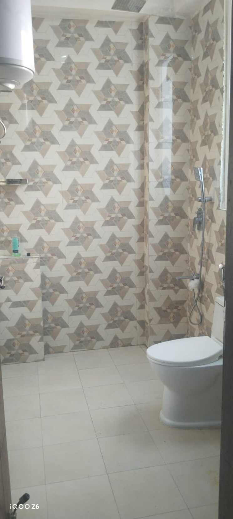 Bathroom, chittaranjan park 1 Bedroom 760 Sq.Ft. Builder Floor In Chittaranjan Park Delhi 9315162