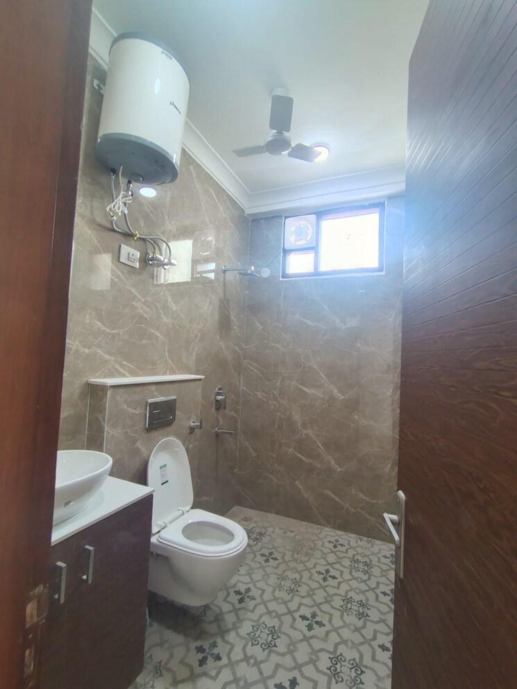 Bathroom, malviya nagar 3 Bedroom 1800 Sq.Ft. Builder Floor In Malviya Nagar Delhi 9315193