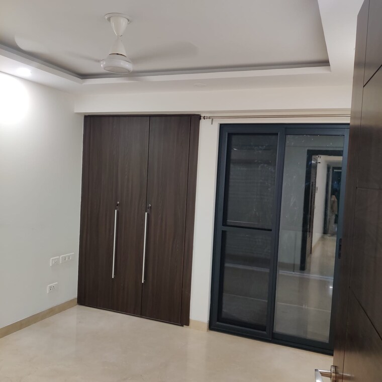Room, gulmohar park 3 Bedroom 200 Sq.Yd. Builder Floor In Gulmohar Park Delhi 9315180