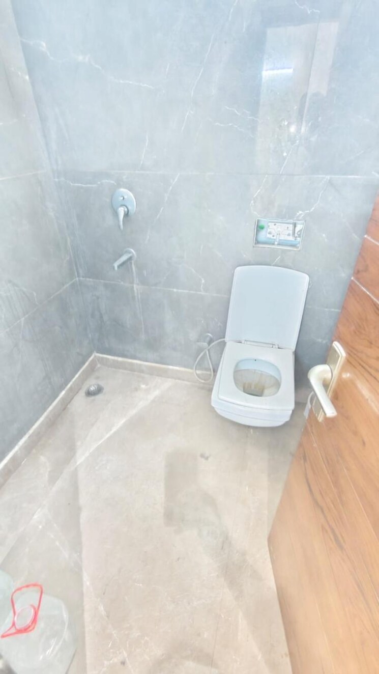 Bathroom, kalkaji 2 Bedroom 900 Sq.Ft. Builder Floor In Kalkaji Delhi 9315194