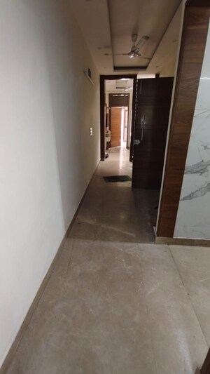 2 BHK Builder Floor – Entrance View at Kalkaji - for Rent