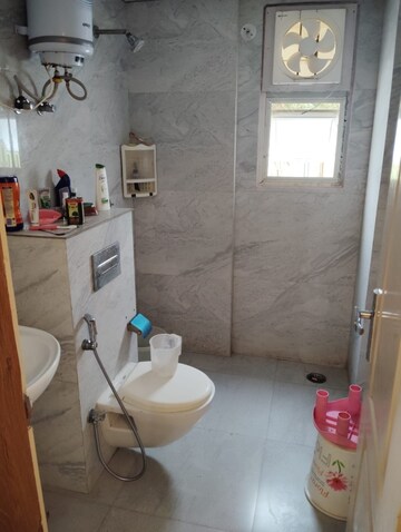 Bathroom in 3.5 BHK Apartment at Omaxe R2, Gomti Nagar – for Sale