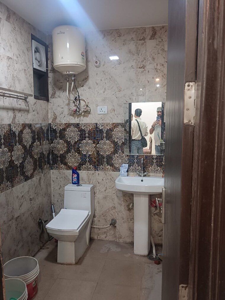Bathroom, panchsheel vihar 3 Bedroom 900 Sq.Ft. Builder Floor In Panchsheel Vihar Delhi 9315235