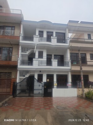 3 BHK Apartment – Exterior View View at Pragati Apartments Dwarka, Sector 11 Dwarka - for Rent