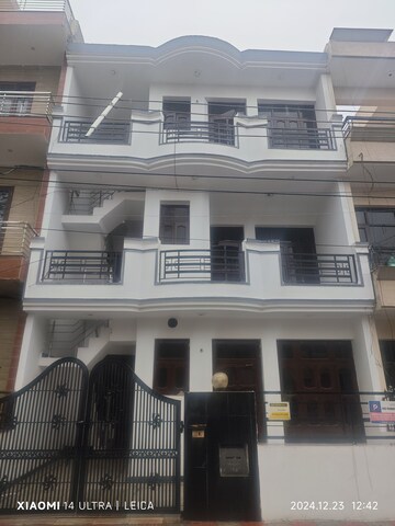 3 BHK Apartment – Exterior View View at Pragati Apartments Dwarka, Sector 11 Dwarka - for Rent