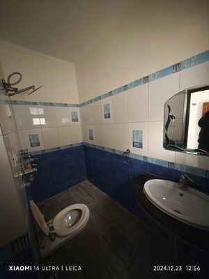 Team Area in 3 BHK Apartment at Pragati Apartments Dwarka, Sector 11 Dwarka – for Rent