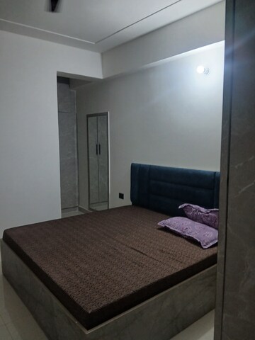 Room in 3 BHK Builder Floor at Sector 9 – for Rent