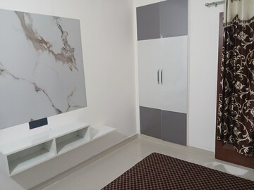 Room in 3 BHK Builder Floor at Sector 9 – for Rent