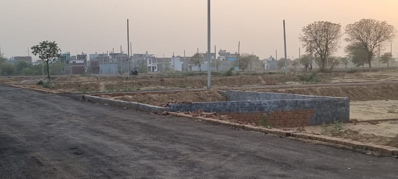 Plot For Sale in Lotus Parkk