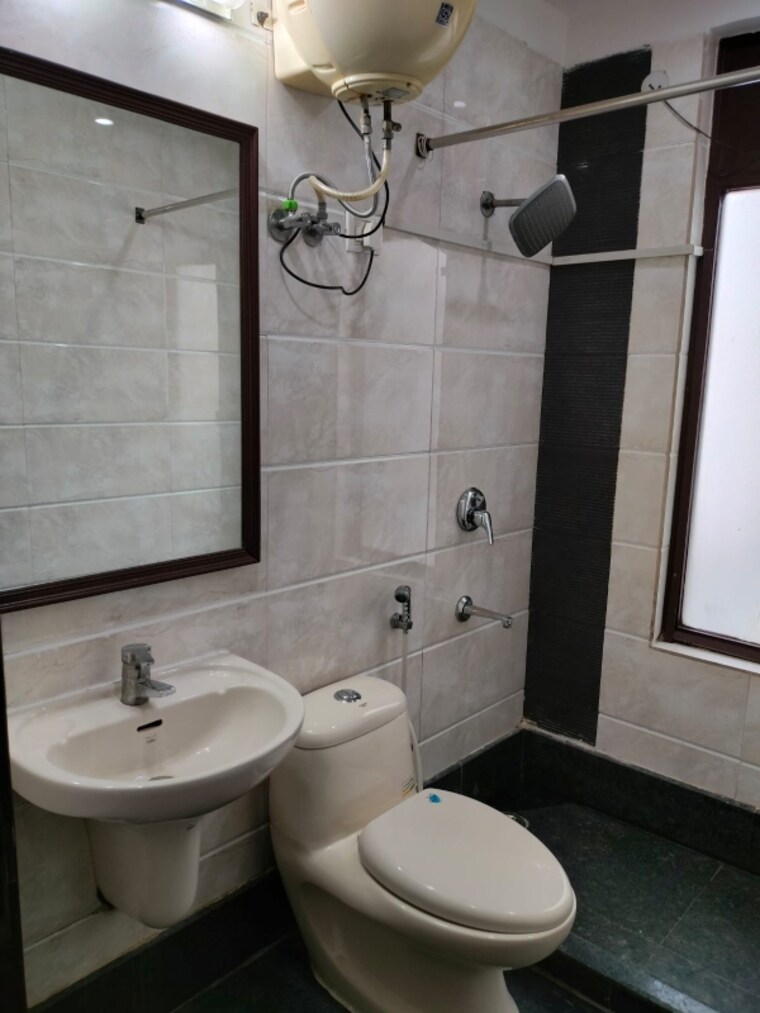Attached Bathroom, kailash colony 3 Bedroom 1400 Sq.Ft. Builder Floor In Kailash Colony Delhi 9315267