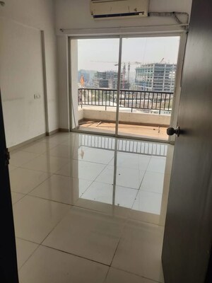 Room in 3 BHK Apartment at Kolte Patil Beryl, Kharadi – for Rent