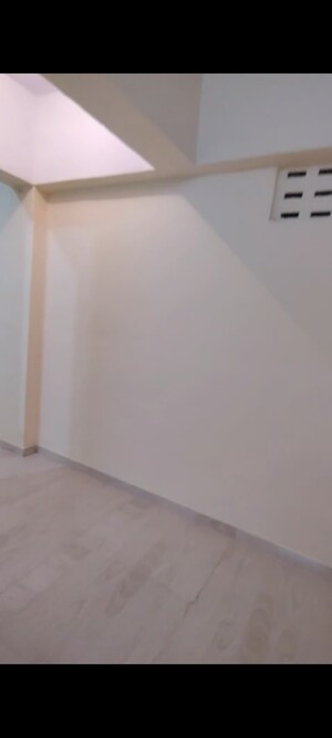 Room in 1 RK Apartment at Bindra Complex, Andheri East – for Sale