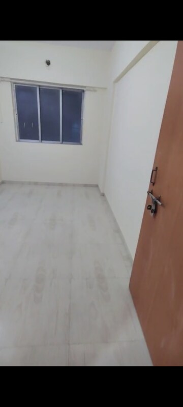 Room in 1 RK Apartment at Bindra Complex, Andheri East – for Sale